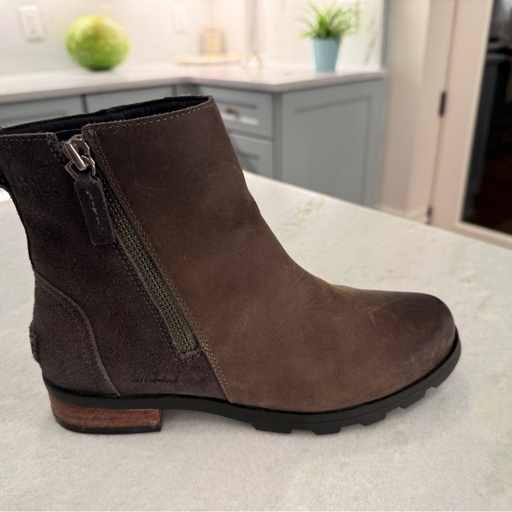 Sorel Emelie Zip Bootie ~ waterproof!
